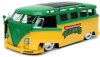 Jada Toys Teenage Mutant Ninja Turtles™ 1962 Volkswagen busz 1:24 fém játákautó Leonardo figurával 253285000