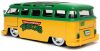 Jada Toys Teenage Mutant Ninja Turtles™ 1962 Volkswagen busz 1:24 fém játákautó Leonardo figurával 253285000