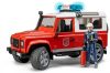 Bruder 02596 Land Rover Defender tűzoltóautó, tűzoltóval