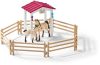 Schleich® Horse Club 42369 Istálló arab telivérrel és lovászlánnyal
