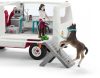 Schleich® Horse Club 42439 Mobil állatorvos hannoveri csikóval