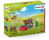 Schleich® Farm World 42529 Boldog tehén csutakoló